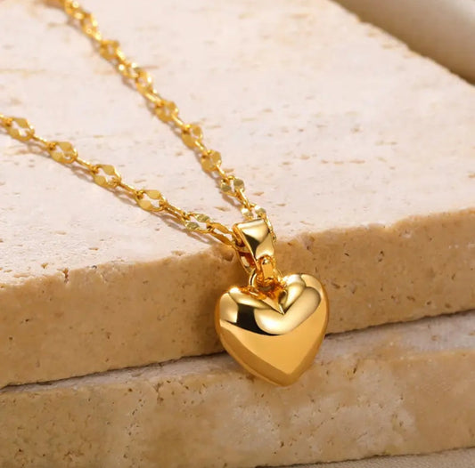 GOLD LOVE HEART NECKLACE BLING8UK