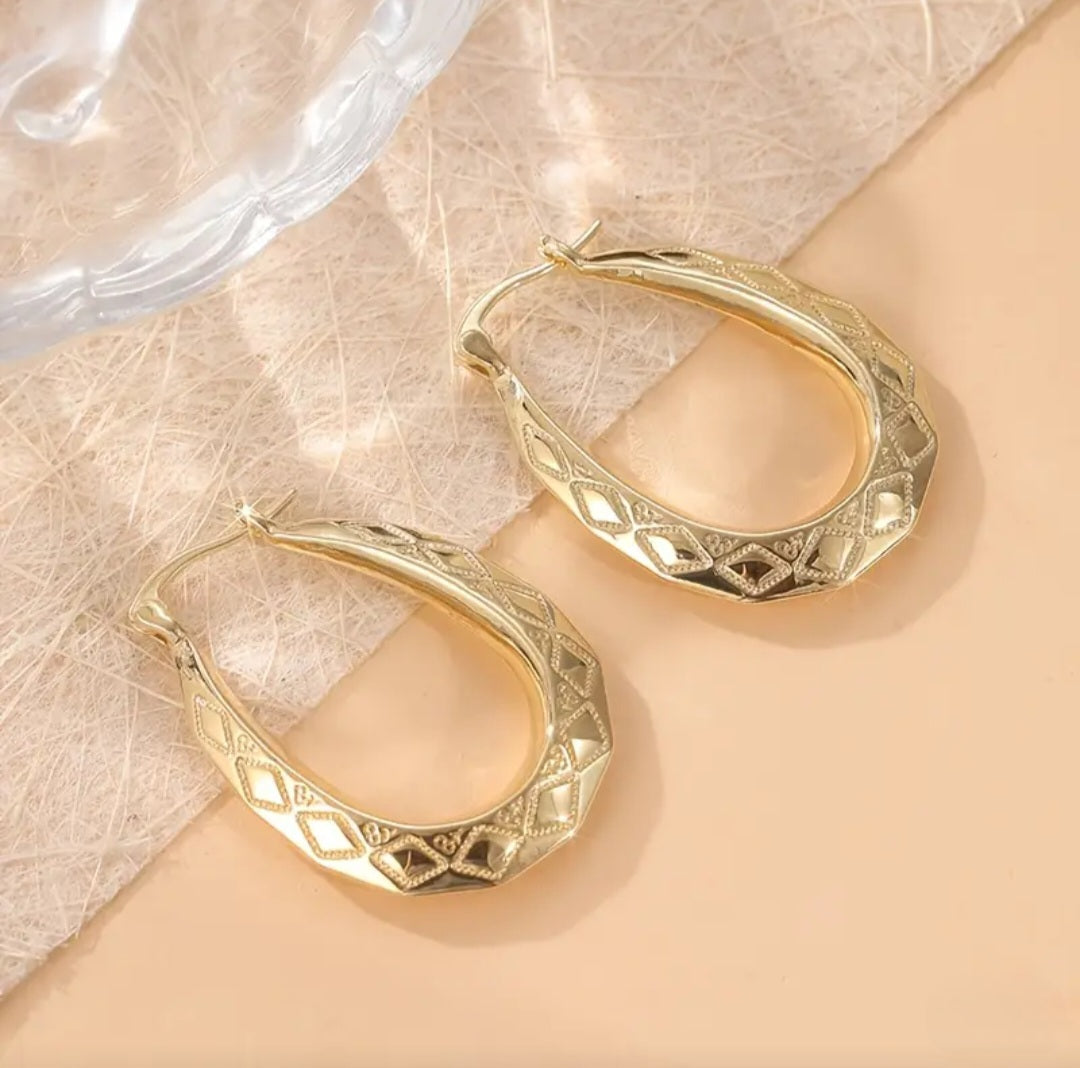 ELEGANT GOLDEN OVAL HOOP EARRINGS BLING8UK