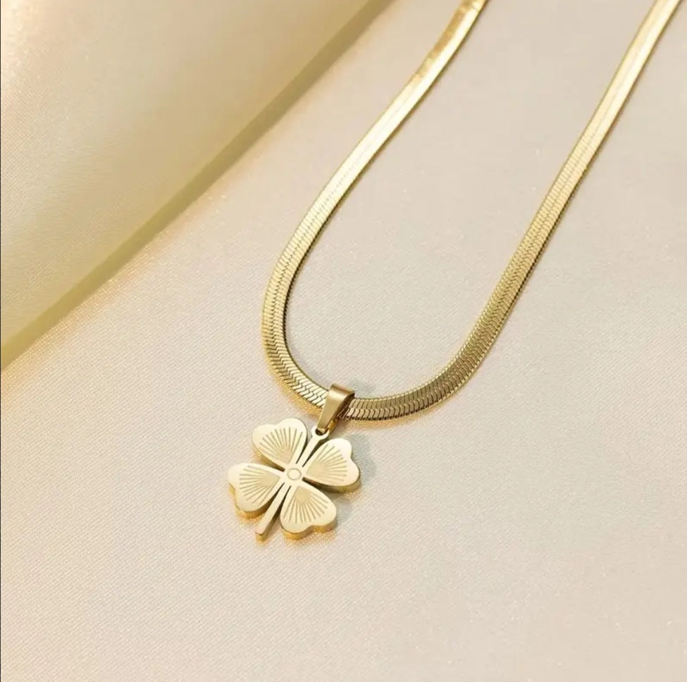 4 LEAF CLOVER NECKLACE BLING8UK