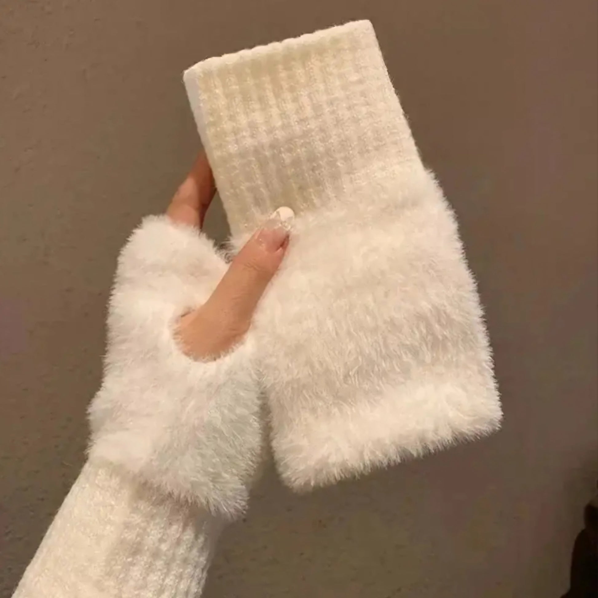 WHITE FINGERLESS WINTER GLOVES BLING8UK