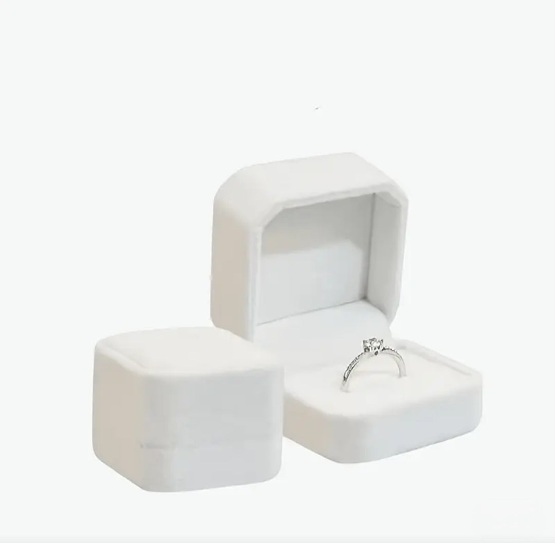 WHITE SQUARED RING BOX BLING8UK