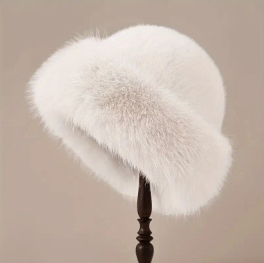 WHITE LUXURIOUS FUR HAT BLING8UK
